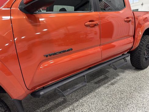 Used 2018 Toyota Tacoma TRD Sport AWD/4WD image 10