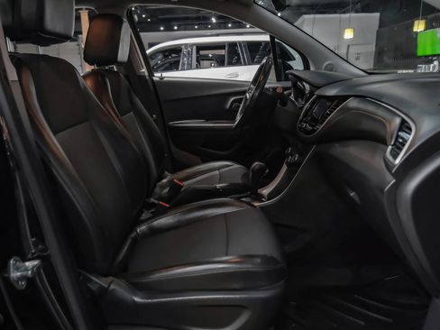 Used 2022 Chevrolet Trax LT w/ LT Convenience Package AWD/4WD image 26
