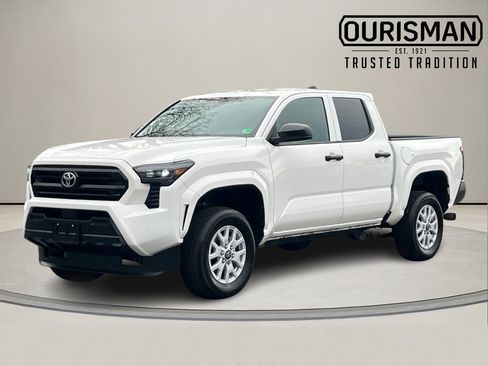 Used 2025 Toyota Tacoma SR image 2