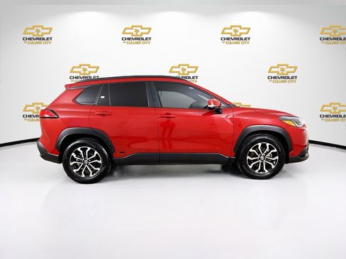 Used 2024 Toyota Corolla Cross AWD Hybrid w/ Moonroof Package image 8