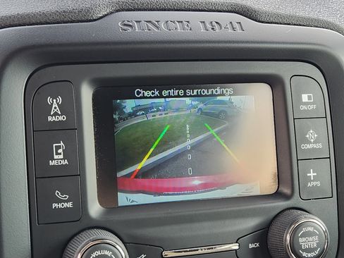 Used 2016 Jeep Renegade Latitude image 30