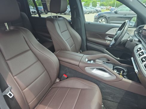 Used 2022 Mercedes-Benz GLS 450 4MATIC image 10