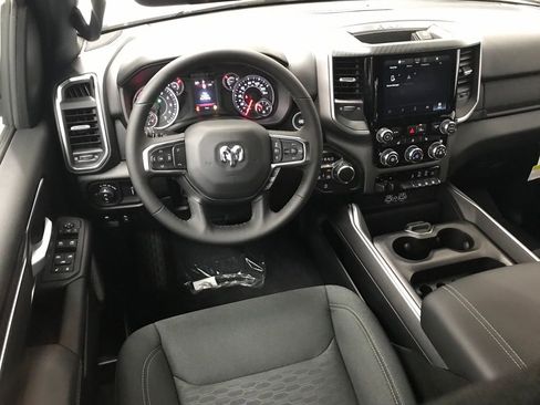 New 2026 RAM 1500 4x4 Crew Cab image 32