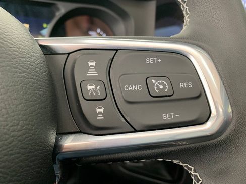 Used 2025 Jeep Wrangler Unlimited Sahara w/ Safety Group AWD/4WD image 18