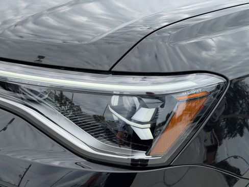 New 2026 Volkswagen Taos SE image 8