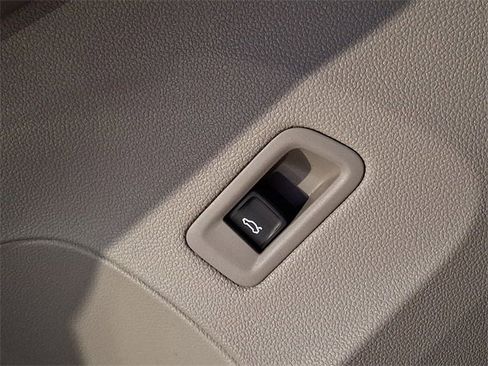 Used 2024 Volkswagen Atlas SEL Premium R-Line image 27