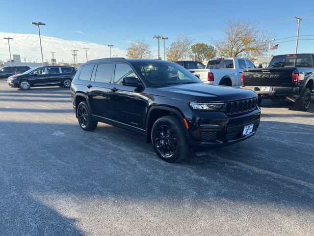 Used 2025 Jeep Grand Cherokee L Altitude AWD/4WD image 7