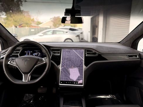 Used 2016 Tesla Model X 75D image 11
