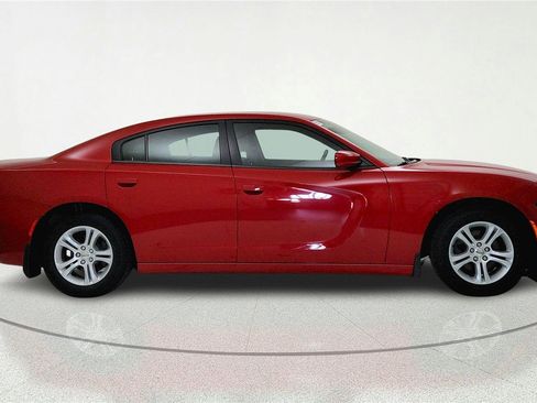 Used 2016 Dodge Charger SE w/ Popular Equipment Group RWD image 4