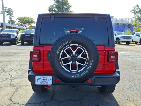 Used 2024 Jeep Wrangler Unlimited Rubicon AWD/4WD image 4