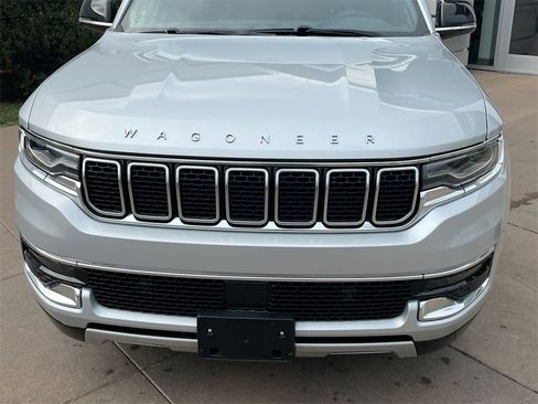 Used 2024 Jeep Wagoneer L Series II w/ Flexible Seating Group image 3
