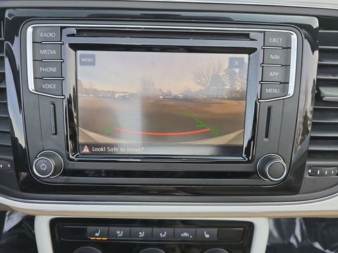 Used 2019 Volkswagen Beetle 2.0T S image 23