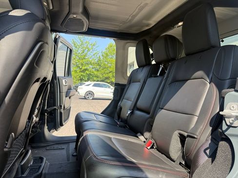 Used 2026 Jeep Wrangler Unlimited Rubicon AWD/4WD image 26