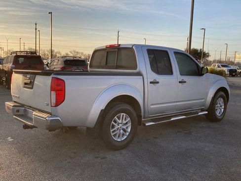 Used 2015 Nissan Frontier SV image 4