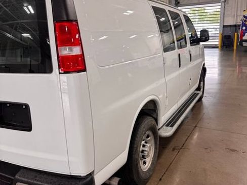 Used 2025 Chevrolet Express 2500 w/ Driver Convenience Package RWD image 5