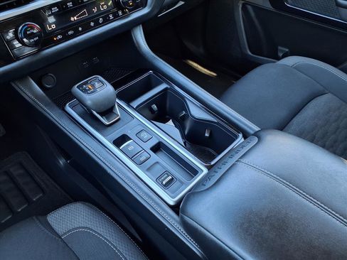 Used 2024 Nissan Pathfinder SV image 17