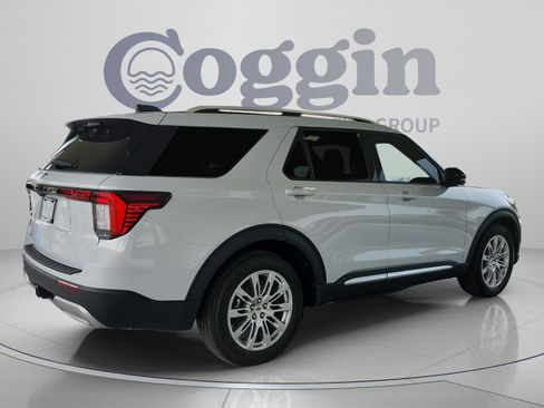 New 2026 Ford Explorer Platinum RWD image 5