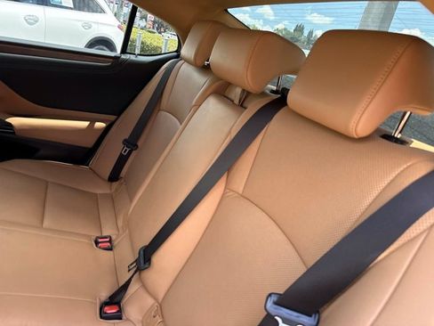 Used 2025 Lexus ES 300h w/ Premium Package FWD image 13