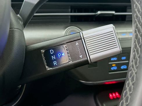 Used 2025 Hyundai Kona SEL FWD image 19