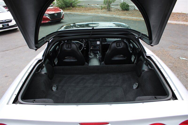 Used 1999 Chevrolet Corvette Coupe w/ Memory Pkg RWD image 28