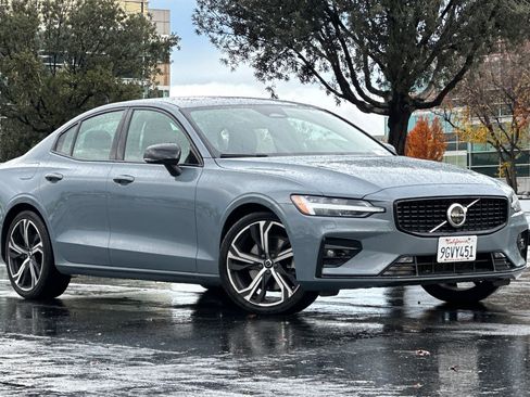 Used 2024 Volvo S60 B5 Plus image 2