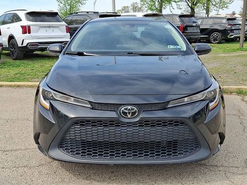 Used 2022 Toyota Corolla LE FWD image 2