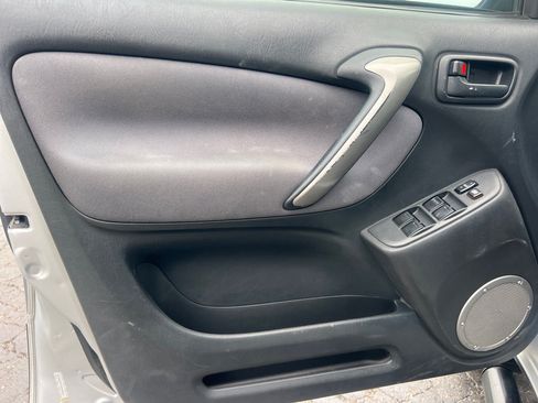Used 2004 Toyota RAV4 4WD image 11