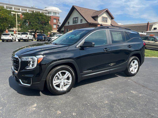 Used 2022 GMC Terrain SLE w/ Driver Convenience Package FWD image 3