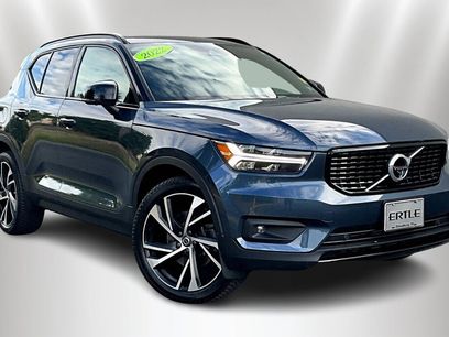 Used 2022 Volvo XC40 T5 R-Design w/ Advanced Package
