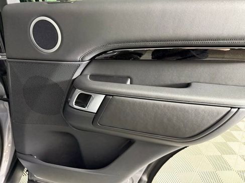 Certified 2025 Land Rover Discovery S image 30