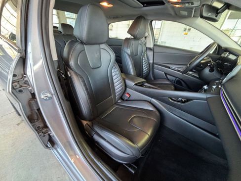 Used 2025 Hyundai Elantra Limited image 37