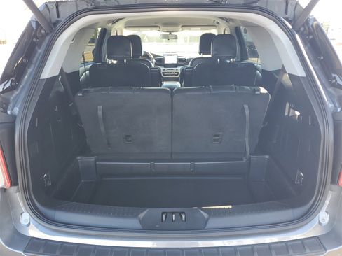 Certified 2022 Ford Explorer XLT w/ Equipment Group 202A image 8