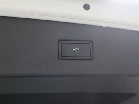 Used 2022 Volkswagen Tiguan SE R-Line image 29