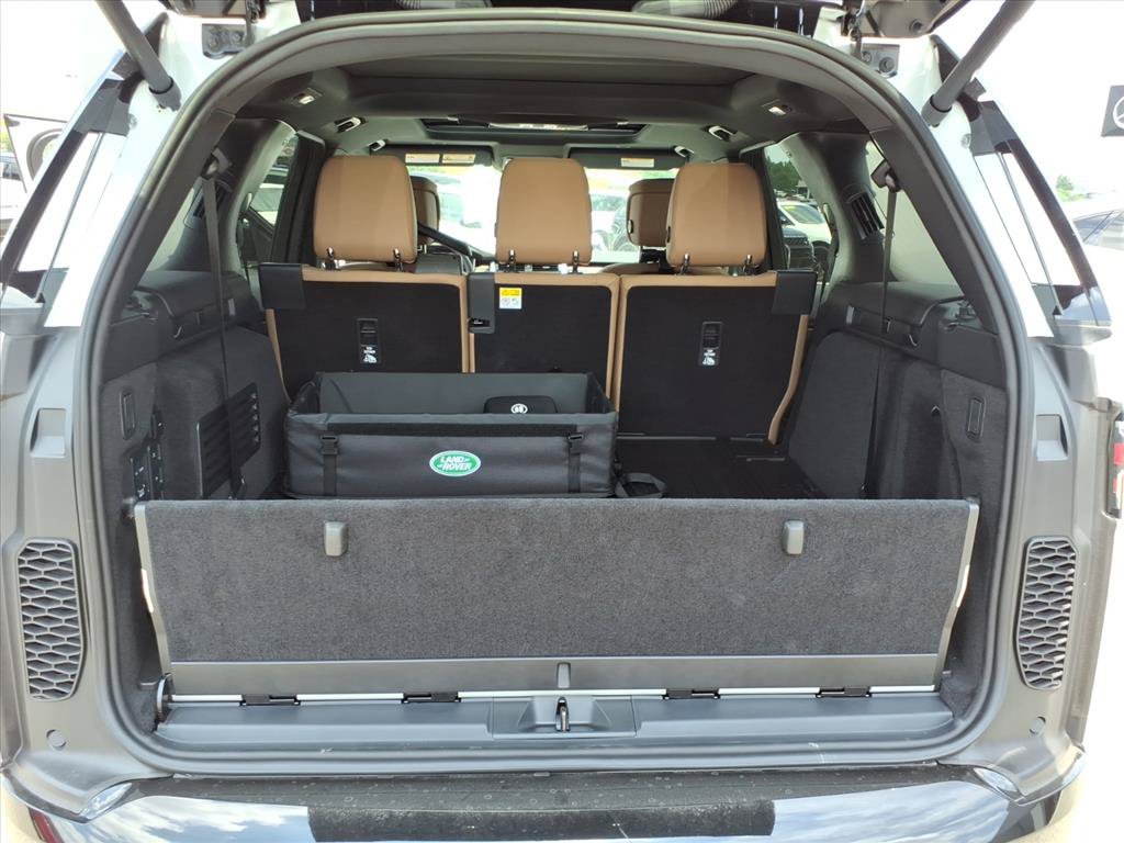 New 2026 Land Rover Discovery Dynamic SE AWD/4WD image 13