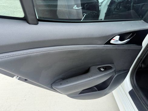 Used 2019 Kia Stinger RWD image 16