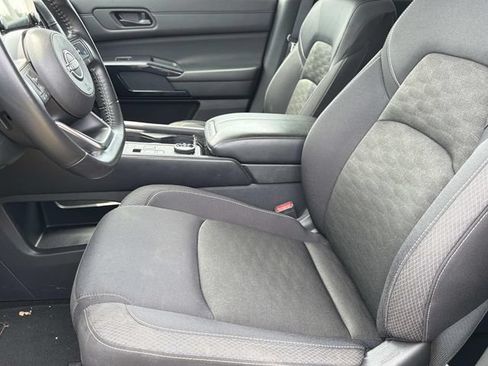 Used 2024 Nissan Pathfinder SV AWD/4WD image 17