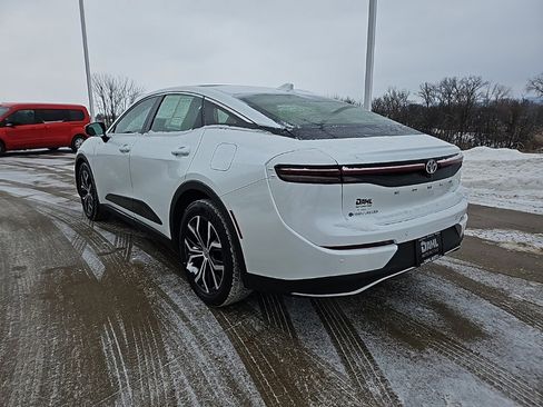 Used 2024 Toyota Crown Limited image 9