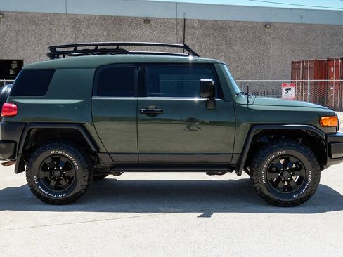 Used 2011 Toyota FJ Cruiser 4WD w/ Trail Teams Special Edition image 7
