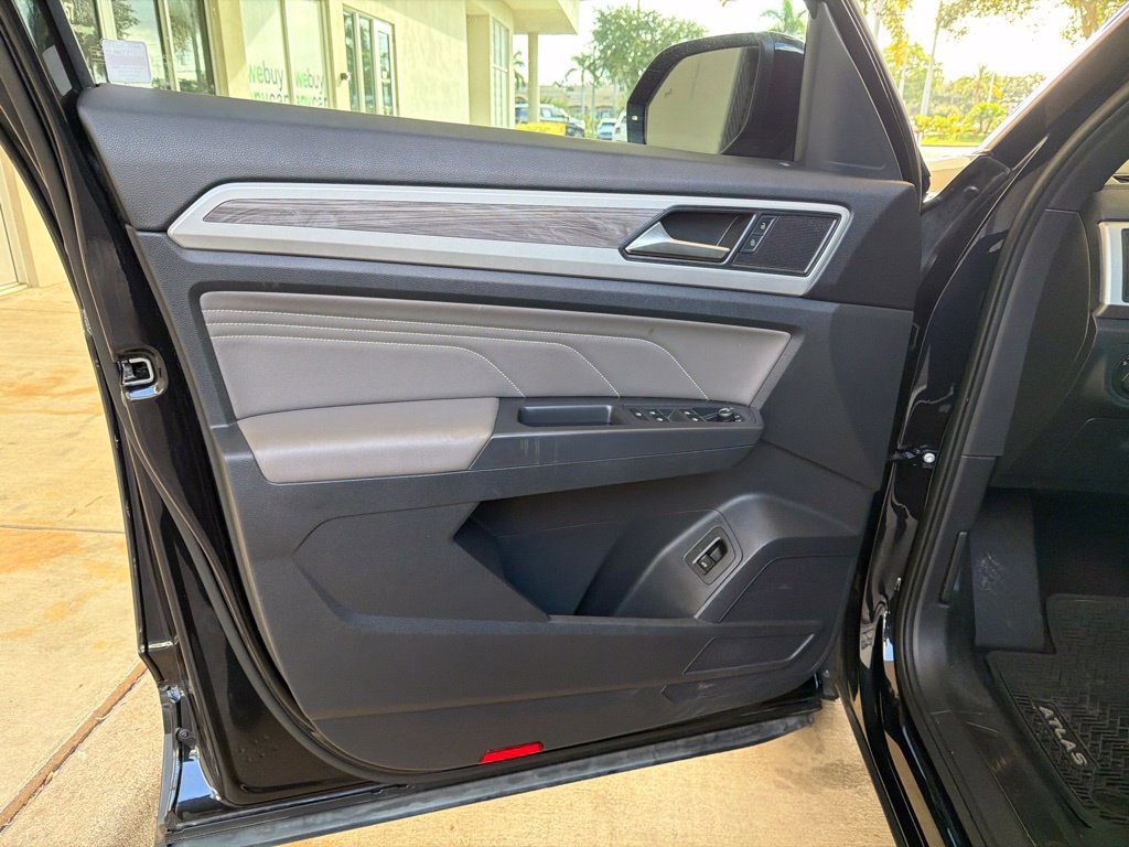 Used 2021 Volkswagen Atlas Cross Sport SE w/ Panoramic Sunroof Package FWD image 38