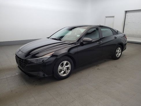 Used 2023 Hyundai Elantra SE image 2