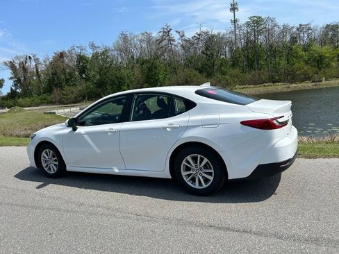 Used 2025 Toyota Camry LE image 3