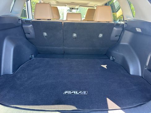 Used 2021 Toyota RAV4 XLE Premium FWD image 20