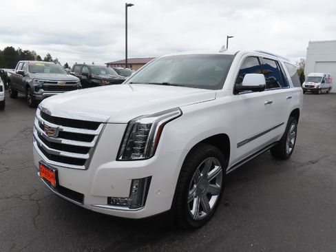 Used 2017 Cadillac Escalade Premium Luxury AWD/4WD image 3