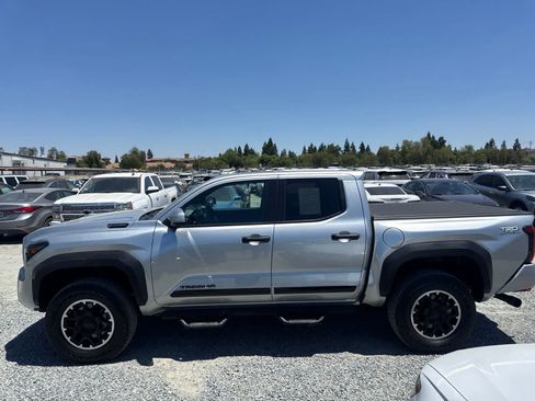 Used 2024 Toyota Tacoma TRD Off-Road w/ TRD Off Road Premium Package AWD/4WD image 6