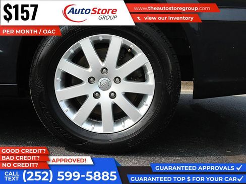 Used 2013 Chrysler Town & Country Touring FWD image 9