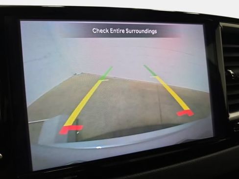 Used 2024 Chrysler Pacifica Touring-L FWD image 23