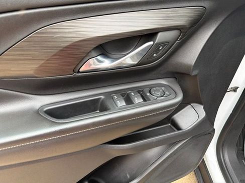 Used 2023 GMC Terrain SLE w/ Driver Convenience Package FWD image 9