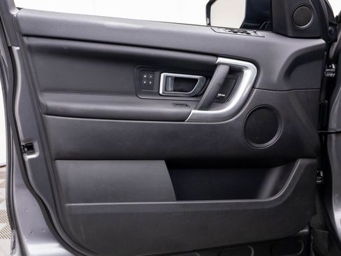 Used 2019 Land Rover Discovery Sport image 13