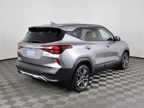 Used 2022 Kia Seltos LX image 6