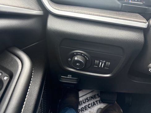 Used 2024 Jeep Grand Cherokee Limited w/ Luxury Tech Group II image 14